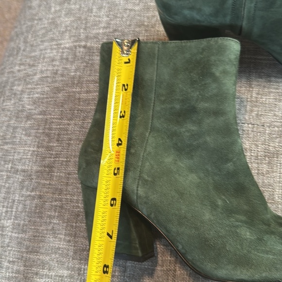 Botkier Women's green  Toe Suede Mid Heel Ankle Boot Bootie - Picture 3 of 11